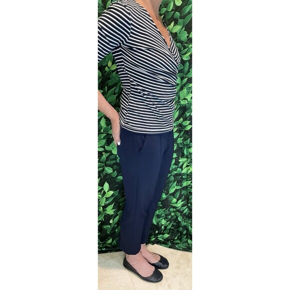 ✨ White House Black Market The Slim Crop Pants | Navy | Size 4 - Picture 4 of 8